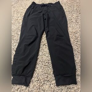 Chico’s Zenergy women’s joggers with gathered outer seam, black, size 1R